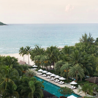 Le méridien hainan shimei bay resort deluxe mountain view room spring staggered holiday package march 18, 2024 - may 31, 2024 deluxe mountain view room + buffet breakfast for two + parent-child activities + 1 travel photography