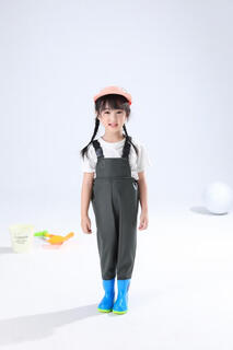 Children's one-piece clothes for playing in the water, kindergarten, catching the sea, beach waders, waterproof fishing boots, children's rain boots for men and women, children's army green overalls, size 21/27 (shoe inner length 14.5cm)