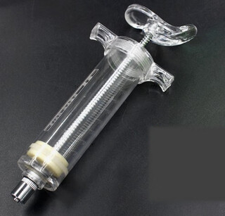 Alcantara plastic steel syringe is used for livestock and veterinary medicine for vaccine injection and cattle and sheep breeding equipment. plastic steel syringe (100ml)