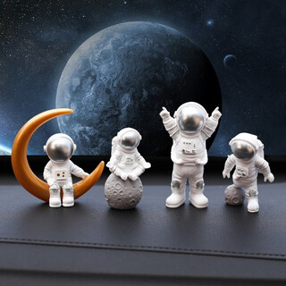 Cassegrain creative astronaut small ornaments desktop astronaut living room tv cabinet children's room layout home decoration furnishings bedside decompression decoration housewarming gift birthday gift silver 4-piece set
