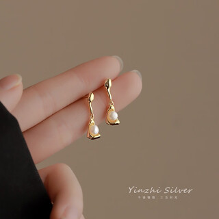 Quamer gold store model s925 silver pearl earrings for women, light luxury new style trendy earrings, earrings, niche design ears, s925 silver earrings pair (gold color)