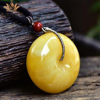 Feiyu russian material white flower beeswax safety buckle pendant amber game allowance full honey bead cake buckle sweater chain jewelry diameter about 45mm