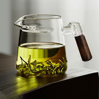 Yihutea (yihutea) fair cup glass with tea leakage tea cup tea sea tea divider crescent filter heat-resistant office green tea brewing teapot 600ml large capacity crescent filter male cup
