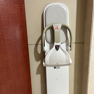 Hanqiao shopping mall mother and baby room bathroom baby protective seat a5 new white wall-mounted folding baby safety seat baby protective seat a5 new hanqiao hanbri