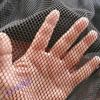 Warp knitted mesh cloth/fishing net cloth/fish tank isolation net/fish net bait bag cloth hexagonal mesh cloth black 4 mm mesh 2 meters wide
