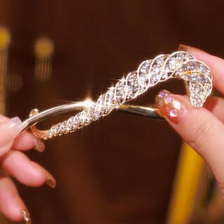 He niang's high-end hairpin for women, the back of the head grabber buckle, hair twisting artifact, temperament eight-character hairpin headgear, one-word clip, twist clip