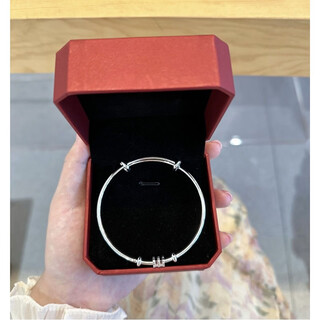 The prodigal heart old phoenix gold store model 2024 new small man waist silver bracelet pure silver s99 pure silver bracelet is a solid gift for your girlfriend. xiao man waist silver bracelet 25g comes with a certificate + gift box