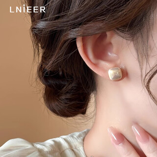 Lnieers925 silver needle small sugar cube pearl earrings women's light luxury high-quality temperament earrings 2025 new autumn and winter earrings champagne color sugar cube pearl earrings
