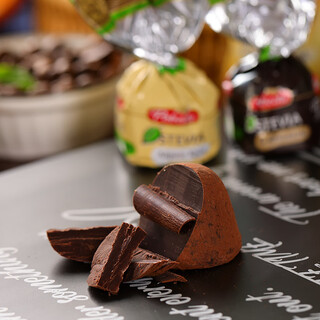 Imported from russia, pure cocoa butter irish cream, brandy, liqueur, truffle-shaped chocolate bagged snacks, brandy truffles 150gx5 bags