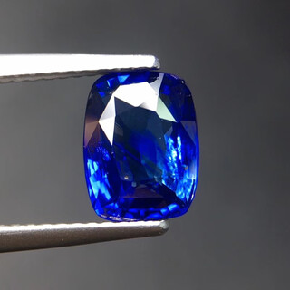 Junzheng counter unfired royal blue sapphire ring surface loose stone, good color, fiery stick, exquisite cut, crystal relatively clean