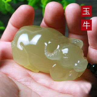Yiqinxuan sapphire ox-crouching hand piece for men and women, jade zodiac sign bullish toy piece pendant with certificate