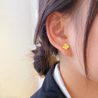 Tris old phoenix gold store style straight gold four-leaf clover earrings fashion simple imitation gold mini clover earrings for women a pair of grass earrings