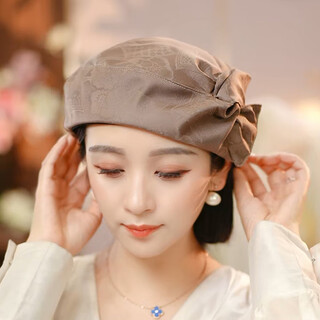 Buta heavyweight silk mulberry silk to cover white hair beret travel travel style retro photo shoot bud fashionable and versatile milk tea color