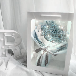 Manzhu valentine's day gift bag for best friend and girlfriend with dried roses bouquet of baby's breath, finished hand-held flower birthday gift sn7234 blue baby's breath bouquet + handbag + light string