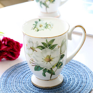 Porcelain knight cup ceramic creative european mug with cover large capacity bone china water cup breakfast cup milk coffee cup camellia mug