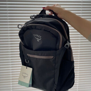 Osprey daylight kitty backpack backpack 20 hiking backpack men's and women's outdoor commuting mountaineering bag travel comes with rain cover black comes with solid color rain cover