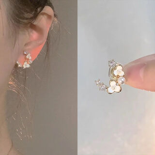 Aopiao flower temperament non-pierced ear clips for women, high-end earrings for women, 2024 new earrings, camellia crescent ear clips