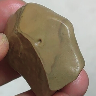 Xinjiang hami nanhu laokeng clinker jade colored mudstone boutique handle piece 46.6 grams.