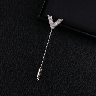 Suitable for zhongyi one-word brooch couple pin personalized high-end pin suit corsage anti-exposure buckle white gold v one-word brooch