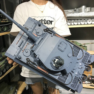 Henglong large german tiger remote control tank car model chariot children's toy model metal track boy gift basic version (full car plastic) 1800 mah battery