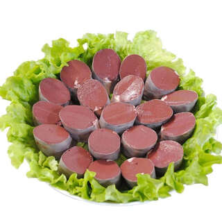 Northeast specialty pig blood sausage, homemade stupid pig blood butchered vegetables, ready to be filled and shipped now. blood sausage three jin jin is equal to 0.5 kilograms.