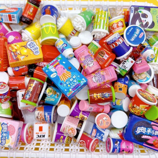 Miniature food and toy blind bags, blind boxes, cartoon toys, small ornaments, models, small gifts, fruits, children's toys, birthday gifts, convenience store blind bags, 10 pieces (random)