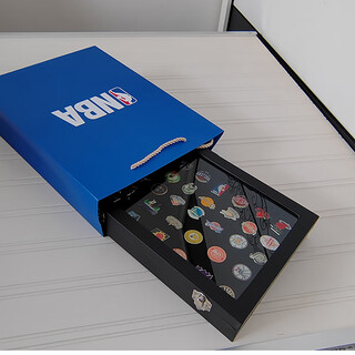 Fat donglai's same nba team badges, five major leagues, world cup, champions league and european cup themed peripheral foot brooches nba full set + gift box