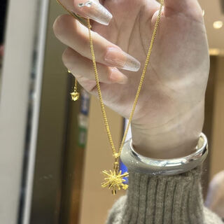 Ruinuo gold snowflake necklace women's new 999 pure gold niche fashion pendant christmas birthday gift for girlfriend gold snowflake pendant + o-shaped chain gold weight about 3.62g