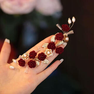 Qimei lianxi's mother-in-law's hairpin hairpin wedding banquet mother's red festive hairpin hairpin back of the head tassel edge clip one red rose edge clip