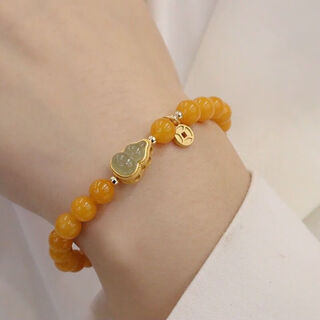 Goldsmith lee's natural beeswax bracelet is transformed into yellow honey and hetian jade gourd bracelet, which is an ancient style gift for best friends. yellow honey and hetian jade fortune bracelet 8mm