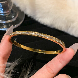 Muqian titanium steel does not fade, light luxury, high-end, full diamond bracelet, women's bracelet, roman numerals, small waist, simple gypsophila full diamond bracelet, gold - titanium steel, diameter about 5.9cm, inner diameter 5cm