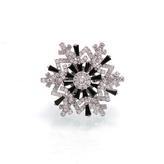 Qianbaolai snowflake brooch rotating luxury coat suit pin trendy men's corsage accessories silver and black