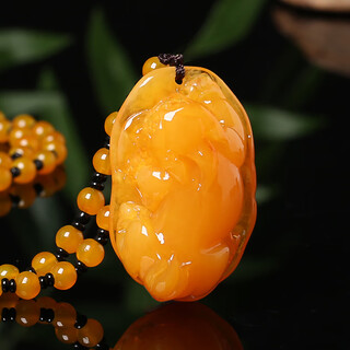 Fang beiyi beeswax pendant for women and old men, chicken fat yellow amber long necklace, ethnic style pendant sweater chain i style/pixiu (old honey style)