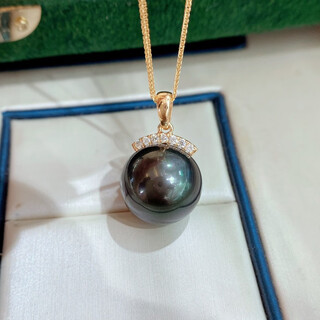 Yue fei 12-13mm tahitian black pearl pendant, 18k set with diamonds, perfect round, strong light and slight imperfections, eyelash style, gift to your lover, with silver chain and certificate
