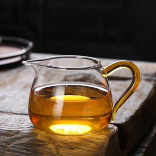 Hanli glass fair cup thickened heat-resistant tea divider tea sea kungfu tea set accessories high borosilicate male cup medium and large tea ceremony wooden handle high transparency anti-scalding high-end glass fair cup (390ml)