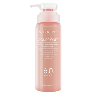 Musentang elastin (for dogs and cats) repairs hair, opens knots and prevents tangles, shines elastically and toughens hair, protects hair 250ml