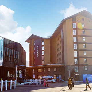 Tonghua wanfeng guanshan apartment hotel december 29-january 1, 2024 mountain view large/double (including ski equipment)