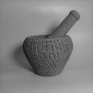 Handmade bluestone large stone mortar for pounding glutinous rice cakes and pounding garlic, garlic mortar, stone wall breaker, natural grinding stone wall breaker b-belly diameter 12cm, free lid