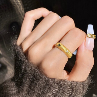 Beimiao pure gold 999 emerald gold ring. the surface is retro brushed. it is full of noble palace style. the gold weight is about 1.7 grams. contact customer service before bidding.