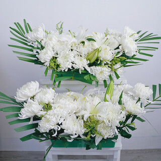 Congshu xiaobaihua tomb sweeping tomb sweeping festival tomb sweeping tomb sacrifice commemoration chrysanthemum white chrysanthemum flower bouquet tombstone fran flower green 1 chrysanthemum in front of the monument