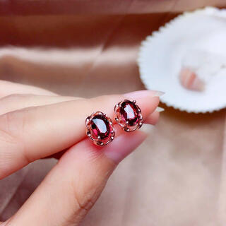 Stanwyck exquisite garnet earrings, clean and simple, temperamental earrings for women, versatile and versatile