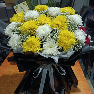 Sacrificial yellow and white chrysanthemum bouquet, grave sweeping bouquet, intra-city flower delivery, 2 hours delivery to flower shops in the same city across the country, 19 yellow and white chrysanthemum bouquets