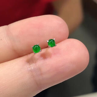 Stanwyck studded earrings for women, small yang green egg earrings, exquisite and simple style