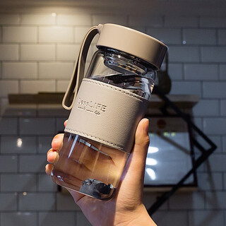 Soft ce single-layer portable glass water cup for women in summer with good looks for men, new office large-capacity tea cup, gray 480ml with tea partition 480ml