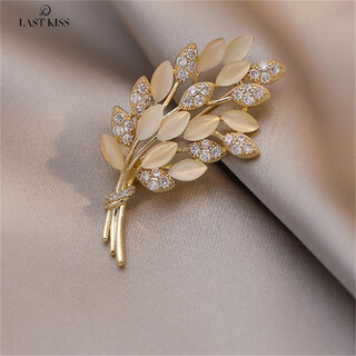 Last kiss wheat ear brooch for women 2025 new style light luxury high-end exquisite fashion design niche high-end chest valentine's day gift cat's eye brooch