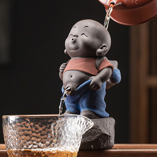 Yuxuan purple sand peeing boy tea pet water spray ornaments boutique creative little monk can cultivate tea art tea tray tea set accessories new peeing boy---yuan