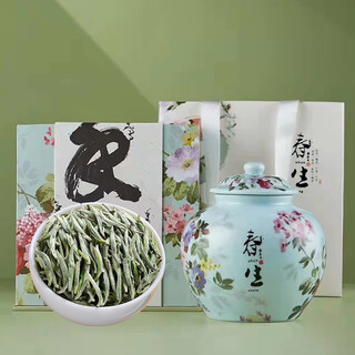 Silver needle in the heart mingqiantou picks new tea fuding alpine sun-dried white tea special grade tea gift box 350g silver needle in the white tea gift box 350g