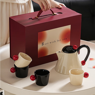 Ahri's love wedding gifts, tea sets for couples, engagement, moving and housewarming gifts, good-looking and practical souvenirs, one pot with four cups in black cover, high-end gift box, gifts for the bride's best friend, high-end teapots, heart-warming and practical