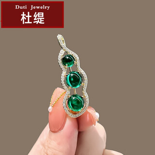 Duti's little pea brooch for women, cute japanese style anti-exposure buckle niche pin, exquisite corsage, cardigan sweater accessories, no. 298 pea