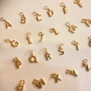 Shien 18k gold buckle letter and surname pendant au750 simple ins style millet chain bracelet versatile 18k gold mother-in-law universal buckle (remark mother-in-law when ordering)